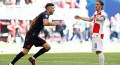 Luka Modric muestra su desazón, tras el empate de los albaneses 2-2.