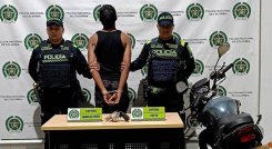 Hijo de Iván René Valenciano, con revólver en mano, habría hecho robo en Medellín