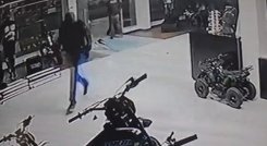 En video quedó registrado el millonario robo a concesionario de motos en Bogotá