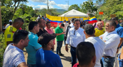 El alcalde de Los Patios, Alexi Valencia, asistió a la  vereda Agualinda para conocer los motivos de la propuesta. 