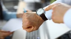 Si bien la pasión por el fútbol emociona a millones de colombianos, este lunes será un día laboral común y corriente para empleados del sector privado.