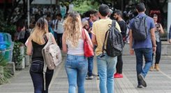 En Colombia, los jóvenes menores de 28 años constituyen el 51% de las primeras operaciones de crédito, de ese total, el 59% se dan por montos menores a $500 mil.