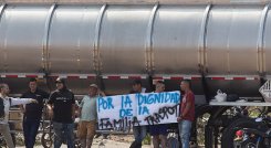 El sector transporte de carga se para firme contra el alza del diésel. Los bloqueos generaron afectaciones./ Foto Juan Pablo Cohen-La Opinión