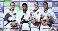 Brenda Olaya (segunda de izquierda a derecha) sorprendió en el Mundial de Tayikisytán.