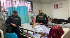 Una patrullera atiende un parto el 24 de diciembre en el barrio Belén de Ocaña.