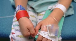 Nunca permita que los niños manipulen productos de pólvora, pero si tiene la más mínima sospecha de que un menor pudo haber ingerido algún elemento pirotécnico, no dude en llevarlo a urgencias.  /Fotos: Cortesía / La Opinión 