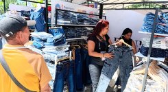 Venta de ropa. / Foto: Cortesía
