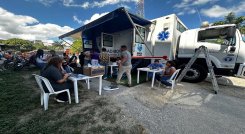 Integrantes del Puesto de Mando Unificado coordinan acciones para brindar la ayuda humanitaria a los desplazados por la violencia./ Foto: La Opinión.