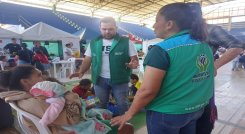 Joven madre vive una odisea en la zona del Catatumbo con su pequeña hija en brazos.