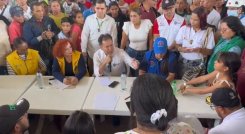 El gobernador William Villamizar coordina aquí la entrega de ayudas en Ocaña./Foto cortesía