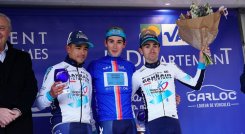 Santiago Buitrago (a la izquierda), ciclista colombiano.
