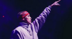  Tras agotar su gira en España, el artista lanza su segundo hit del año y calienta motores para un verano explosivo.