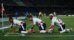 Carlos Bacca festejó el gol de la victoria ante el DIM de una manera particular. 
