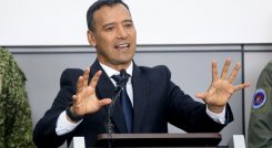 Pedro Sánchez, Mindefensa