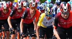 Egan Bernal sigue mostrando un buen rendimiento en el Giro 2025.