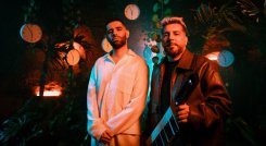 ‘KOA’, el guerrero de madera que narra la evolución sonora de Alkilados.