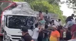 Camion saqueado. 
