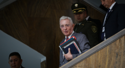 Ex presidente Alvaro Uribe asiste a juicio en los juzgados de paloquemao