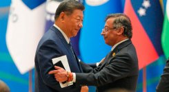 Gustavo Petro y Xi Jinping