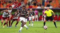El colombiano Jhon Arias espera ser protagonista con el 'Flu'.