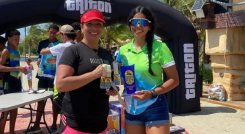 Luisa Camila Ardila Torres (a la derecha) sigue creciendo en el triatlón.