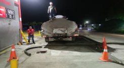 Distribuidores de hidrocarburos anuncian rebaja de 500 pesos por galón de gasolina.