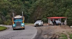 Damnificados de la vereda El Tarrita solicitan replantear los cierres de la arteria vial. / Foto: Cortesía