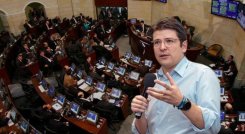 MIGUEL URIBE. 