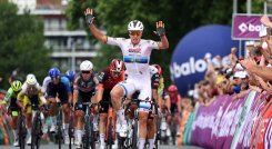 Tim Merlier (Soudal) se impuso en fotofinish en la etapa. 