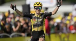 Simon Yates ganador de la etapa.