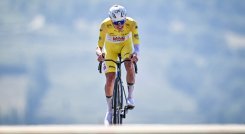 El líder Tadej Pogacar se impuso en la cronoescalada del Tour de Francia.