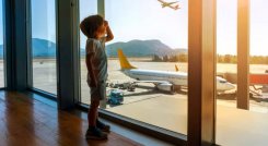 Niño-abandonado-en-aeropuerto