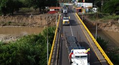 Comercio binacional. / Foto Carlos Ramírez-La Opinión