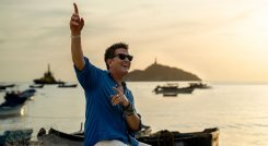 Carlos Vives celebra los 500 años de Santa Marta con un himno caribeño.