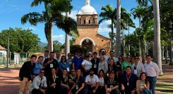 Operadores turísticos venezolanos en el Templo Histótico de Villa del Rosario. / Foto Cortesía