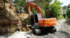 Obras de mitigación de los efectos de la ola invernal adelantan la secretaría de Vías, Infraestructura y Vivienda de Ocaña en el barrio El Retiro.