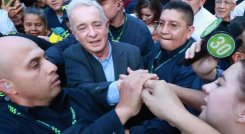 alvaro-uribe-libre