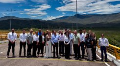 La delegación de empresarios recorrió el puente internacional Atanasio Girardot o de Tienditas. / Foto Cortesía