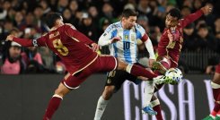 Lionel Messi marcó un doblete en la victoria de Argentina sobre Venezuela.