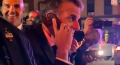 Presidente de Francia llama a Trump tras quedar bloqueado por su caravana. Captura de pantalla tomada de X
