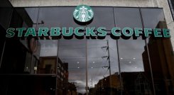 Starbucks anuncia despidos y cierre de establecimientos en EE.UU. y Canadá
