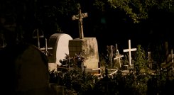 Cementerio central de noche