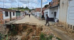  Moradores del asentamiento humano La Perla solicita la intervención urgente para conjurar la emergencia vial.