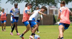 Las 'Chicas Superpoderosas' se juegan un difícil partido ante las bolivianas que aún no saben que es ganar.