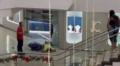 Pánico en centro comercial de Bucaramanga: videos muestran la balacera entre policías y ladrones