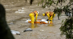 cuerpo de una mujer en el río Medellín