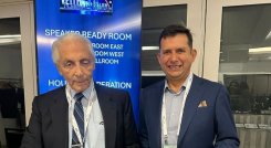 Luis Alberto Moreno, cirujano vascular (derecha), premiado en Nueva York por técnica en cirugía vascular./Foto cortesía