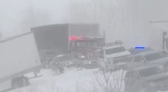 Por tormenta de nieve, más de 100 vehículos chocan en cadena en Estados Unidos