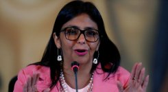 DELCY RODRÍGUEZ AFIRMA QUE HAY GOBIERNO Y "NO HAY INCERTIDUMBRE" EN VENEZUELA