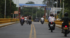 Paso fronterizo entre Colombia y Venezuela. 